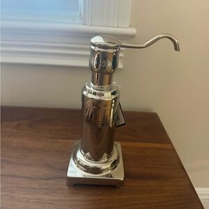 PALACE Silver Lotion Dispenser